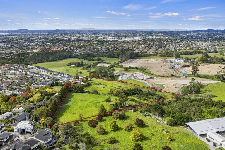 Photo of property in 16 Babich Road, Henderson Valley, Auckland, 0614