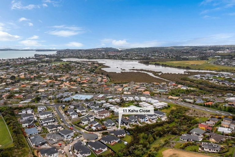 Photo of property in 11 Kahu Close, Orewa, 0931