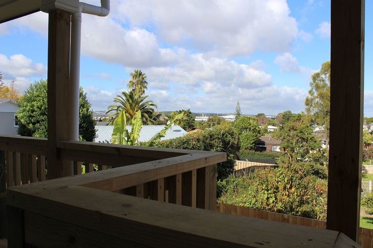 Photo of property in 90a Gossamer Drive, Pakuranga Heights, Auckland, 2010
