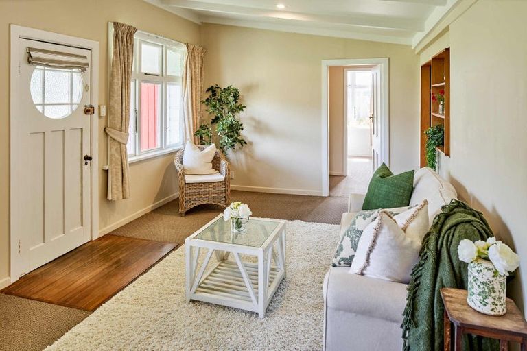 Photo of property in 10 Lambley Road, Titahi Bay, Porirua, 5022