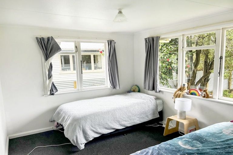 Photo of property in 21 Crewe Crescent, Hokowhitu, Palmerston North, 4410