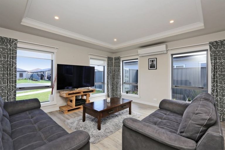 Photo of property in 12 Manganui Place, Te Awa, Napier, 4110