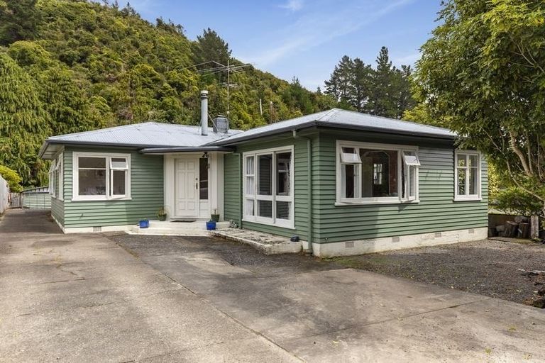 Photo of property in 116 Hine Road, Wainuiomata, Lower Hutt, 5014