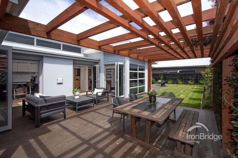 Photo of property in 14 Papaumu Green, Parklands, Christchurch, 8083