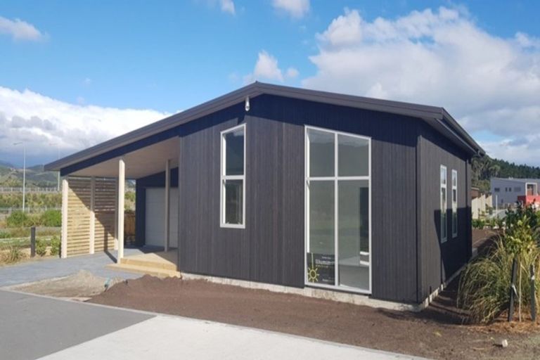 Photo of property in 3 Mirek Street, Waikanae, 5036