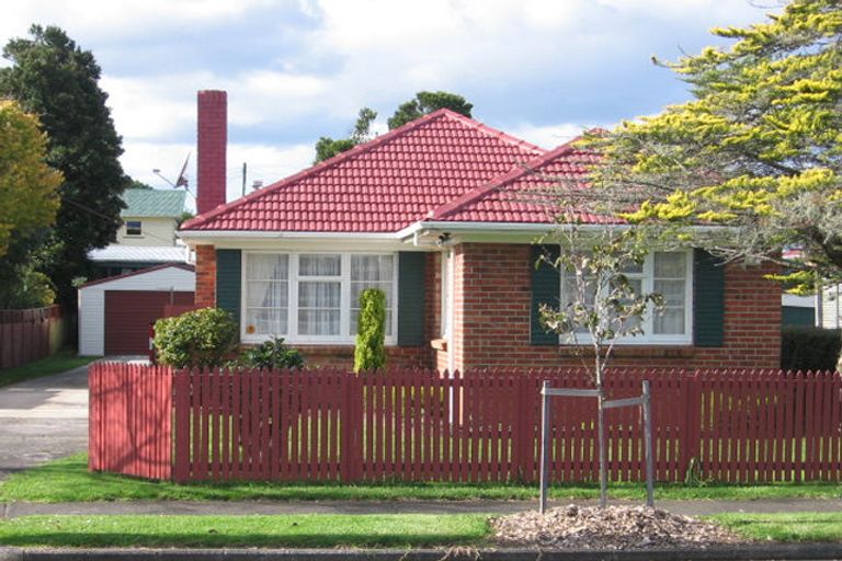 Photo of property in 56 Churchill Avenue, Manurewa, Auckland, 2102
