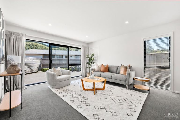 Photo of property in 33c Gemstone Drive, Birchville, Upper Hutt, 5018