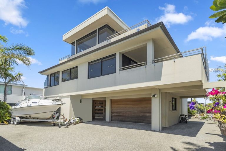 Photo of property in 2/134 Marine Parade, Mount Maunganui, 3116