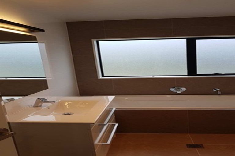 Photo of property in 168 Arran Point Parade, Orewa, 0931