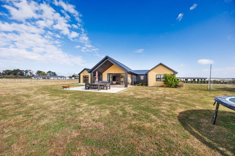 Photo of property in 15 Harvest Lane, Newbury, Feilding, 4775