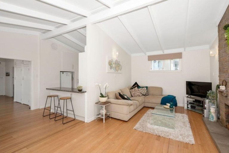 Photo of property in 11 Tiroroa Avenue, Te Atatu South, Auckland, 0610