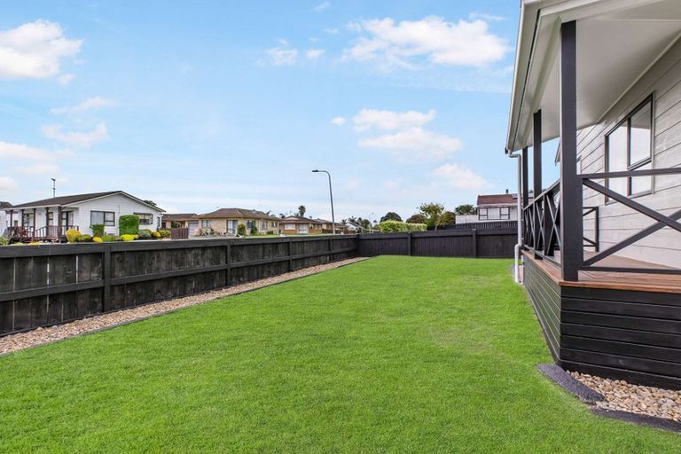 Photo of property in 24a Edgewater Parade, Waiuku, 2123