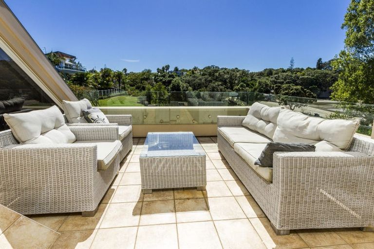 Photo of property in 1/9 The Esplanade, Castor Bay, Auckland, 0620