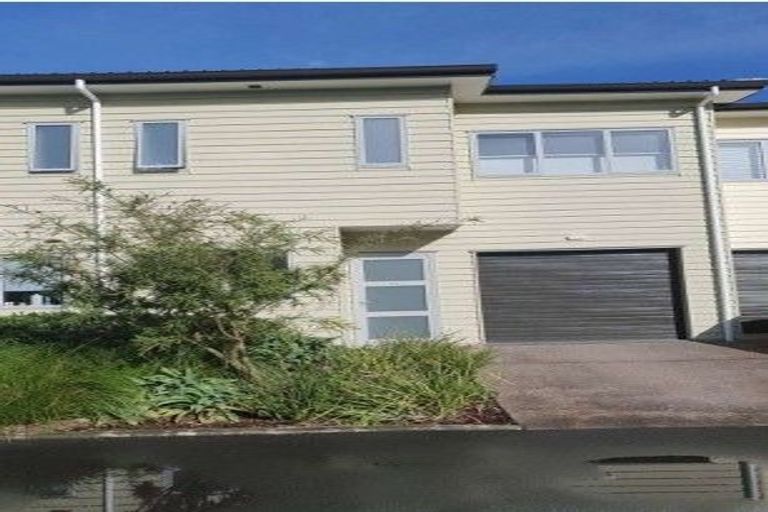 Photo of property in 45/11 Ray Small Drive, Papakura, 2110