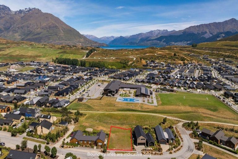 Photo of property in 33 Cunninghams Drive, Jacks Point, Queenstown, 9371