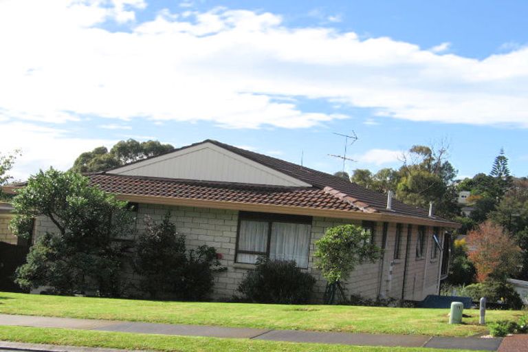 Photo of property in 16 Clipper Place, Shelly Park, Auckland, 2014