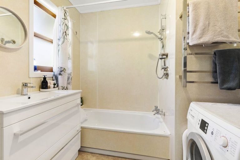 Photo of property in 92a Churton Drive, Churton Park, Wellington, 6037