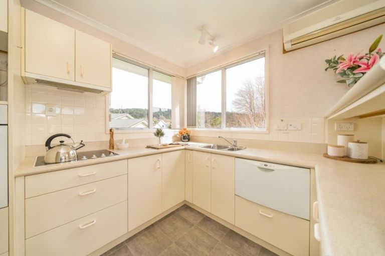 Photo of property in 4a Dowling Grove, Silverstream, Upper Hutt, 5019