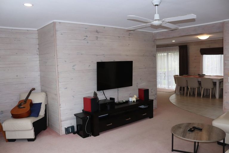 Photo of property in 49 Milan Drive, Glen Eden, Auckland, 0602