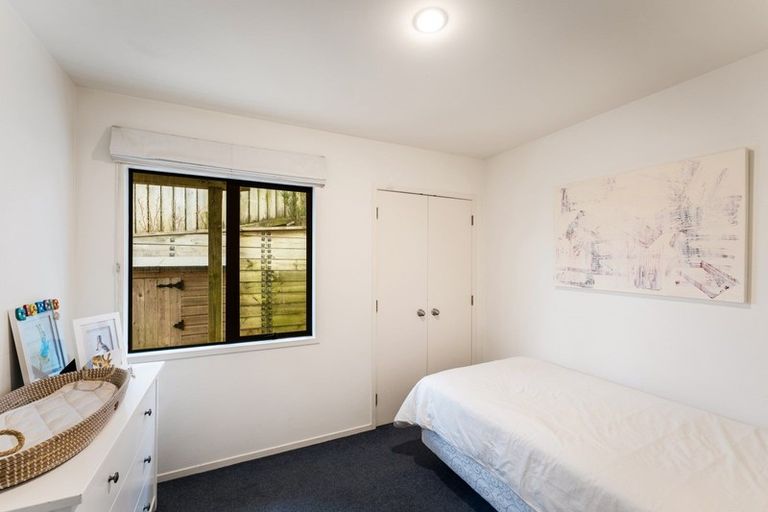 Photo of property in 75a Dress Circle, Newlands, Wellington, 6037