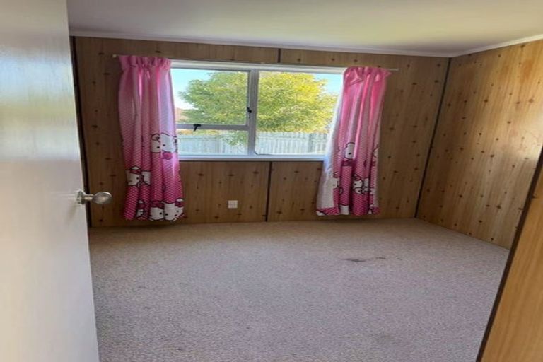 Photo of property in 2 Cranberry Place, Bucklands Beach, Auckland, 2012