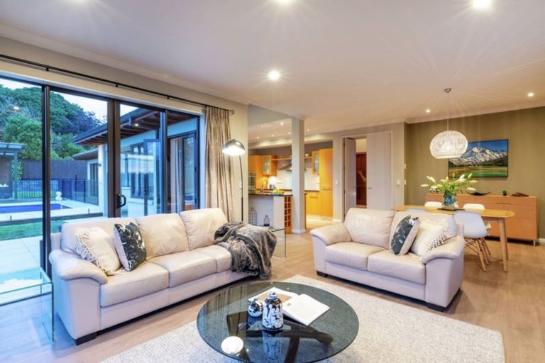 Photo of property in 298 Point Drive, Dannemora, Auckland, 2016