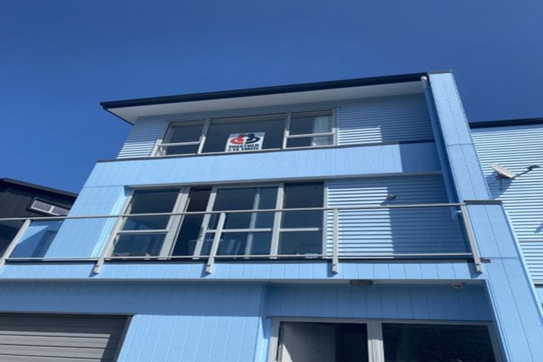 Photo of property in 40 Rarangi Way, Owhiro Bay, Wellington, 6023