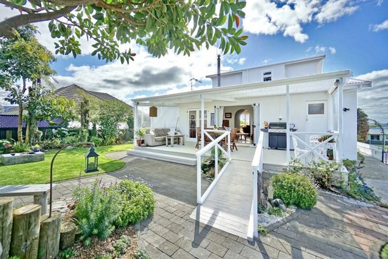 Photo of property in 30 Queen Street, Te Puke, 3119