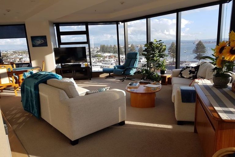 Photo of property in 2/6 Marine Parade, Mount Maunganui, 3116