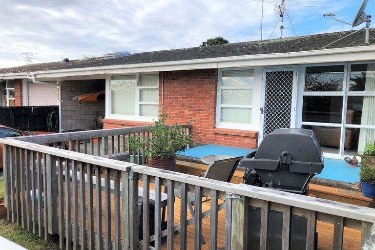 Photo of property in 3/50 Old Lake Road, Narrow Neck, Auckland, 0624