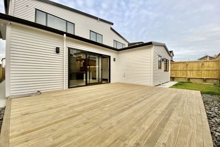 Photo of property in 5 Cloonlyon Drive, Flat Bush, Auckland, 2019