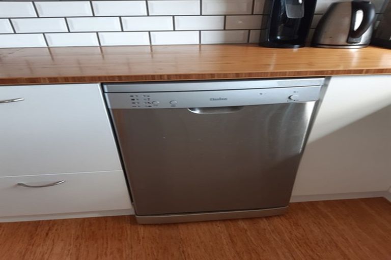 Photo of property in 3 Western Court, Sunnyvale, Auckland, 0612