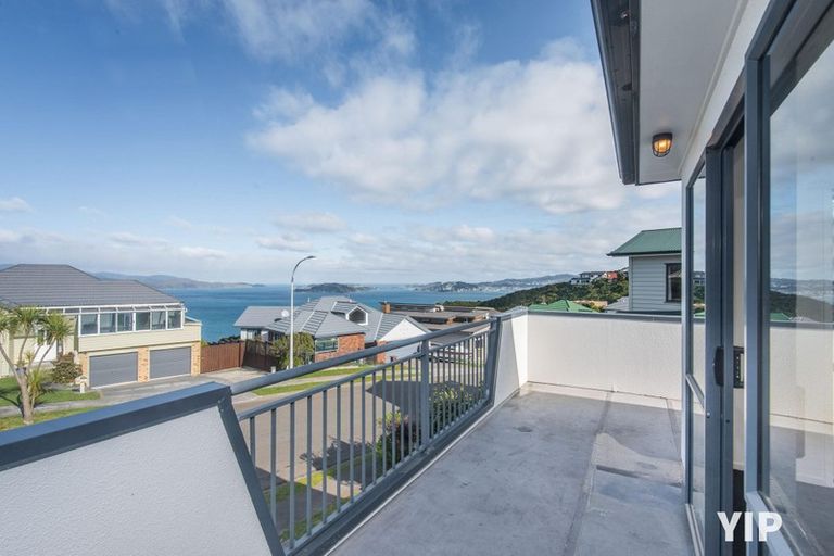 Photo of property in 59 Dress Circle, Newlands, Wellington, 6037
