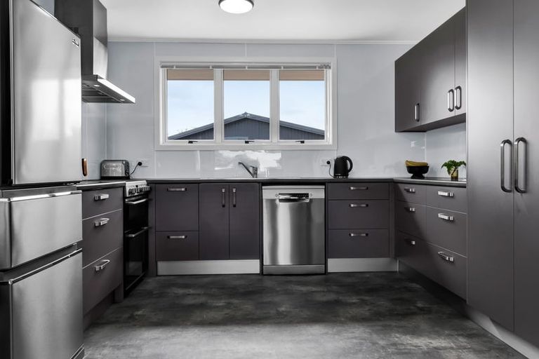 Photo of property in 6 Davidson Street, Hawera, 4610