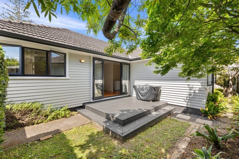 Photo of property in 57a Forrest Hill Road, Milford, Auckland, 0620