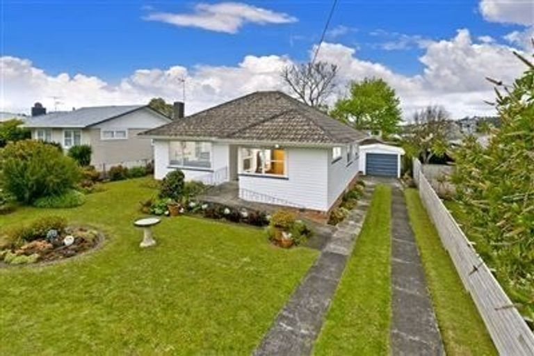 Photo of property in 46 Fairclough Road, Beach Haven, Auckland, 0626
