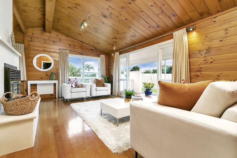 Photo of property in 1/217 Eskdale Road, Birkenhead, Auckland, 0626