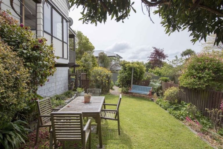 Photo of property in 63 Flinders Road, Heathcote Valley, Christchurch, 8022