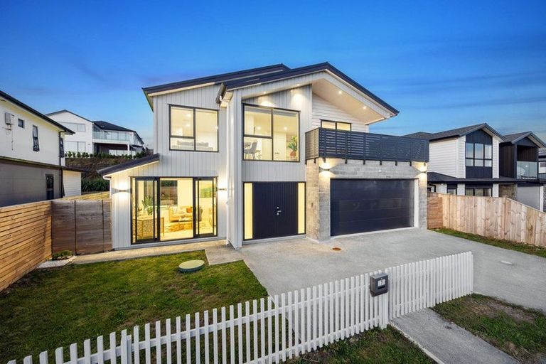 Photo of property in 7 Hanikura Street, Long Bay, Auckland, 0630