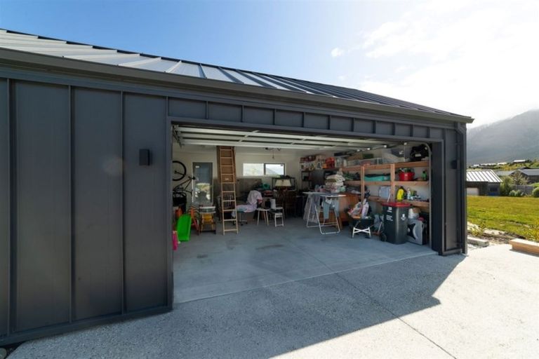 Photo of property in 6 Polperro Court, Jacks Point, Queenstown, 9371
