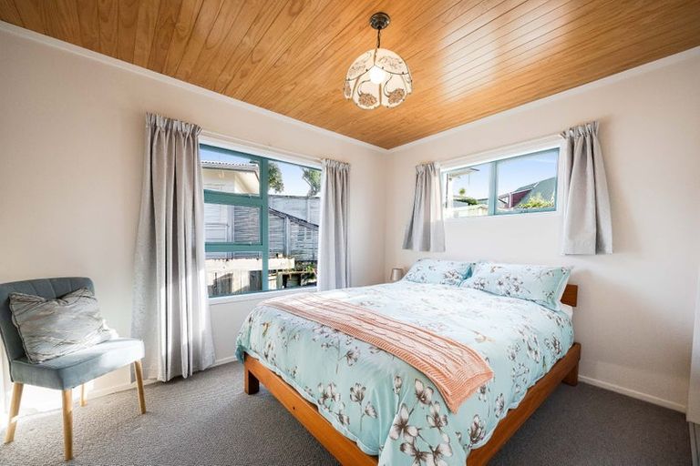 Photo of property in 16 Tamatea Drive, Snells Beach, 0920