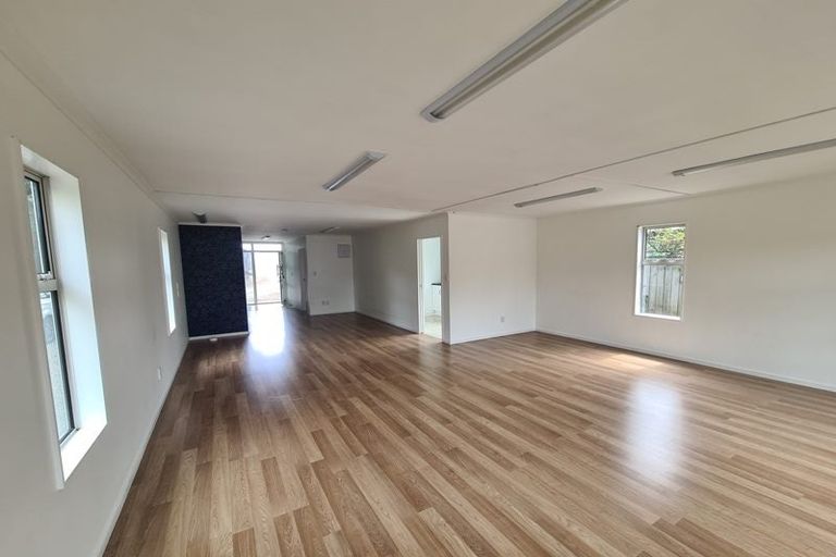 Photo of property in 42 Kapiti Road, Paraparaumu, 5032