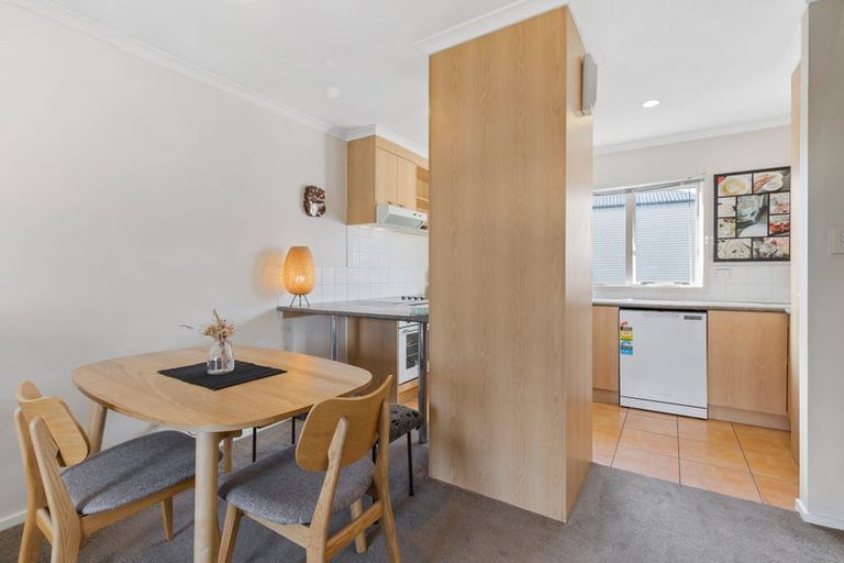 Photo of property in 10/4 Keeling Road, Henderson, Auckland, 0612