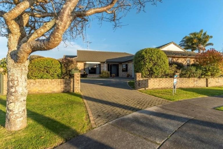 Photo of property in 42 Manor Park Drive, Pyes Pa, Tauranga, 3112