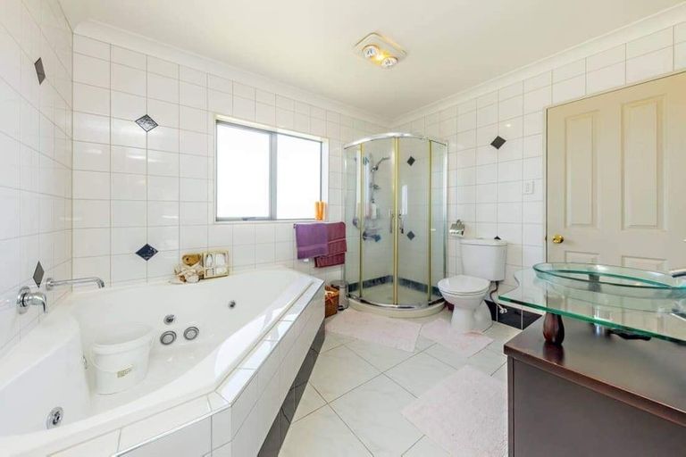 Photo of property in 29 Chieftain Rise, Goodwood Heights, Auckland, 2105