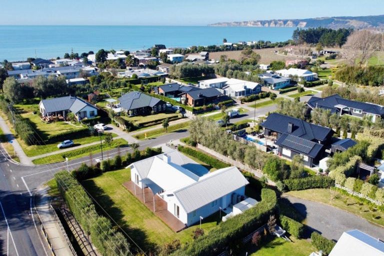 Photo of property in 2 Cape Grove, Haumoana, 4180