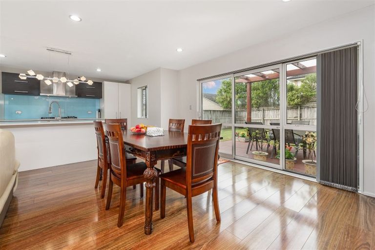 Photo of property in 1c Babich Road, Henderson Valley, Auckland, 0614