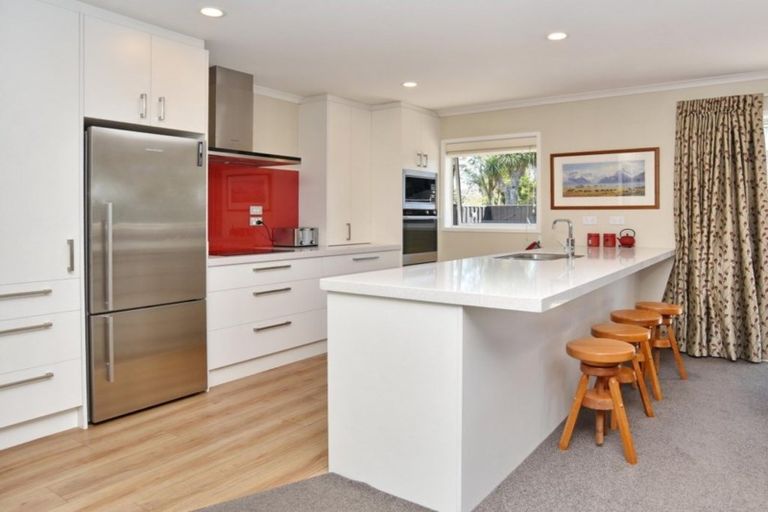 Photo of property in 15a Canberra Place, Redwood, Christchurch, 8051