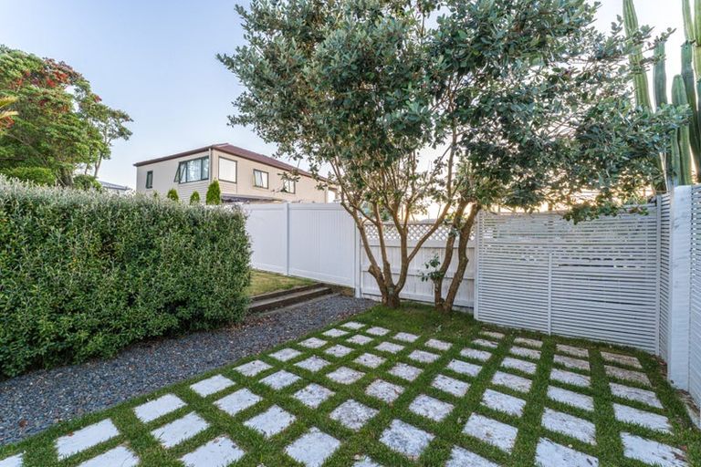 Photo of property in 8 Roy Maloney Drive, Henderson, Auckland, 0612