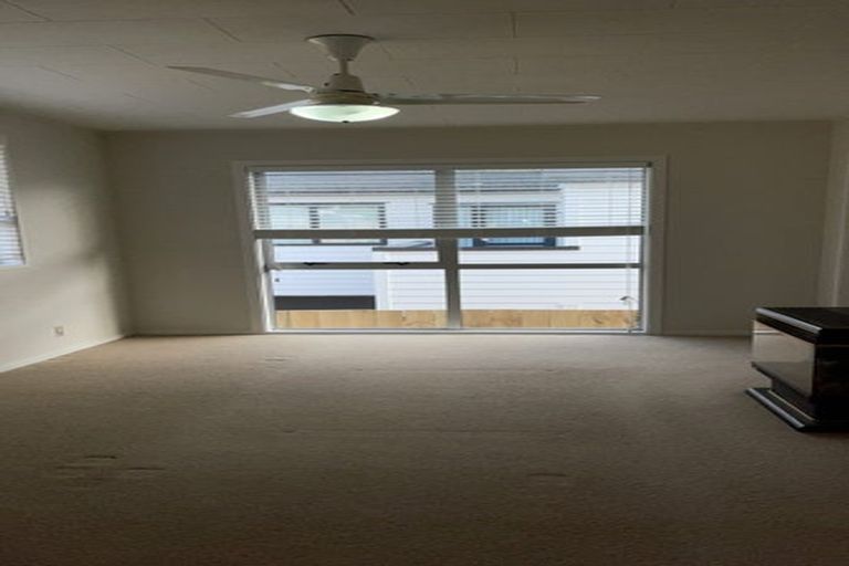 Photo of property in 16 Spinella Drive, Bayview, Auckland, 0629